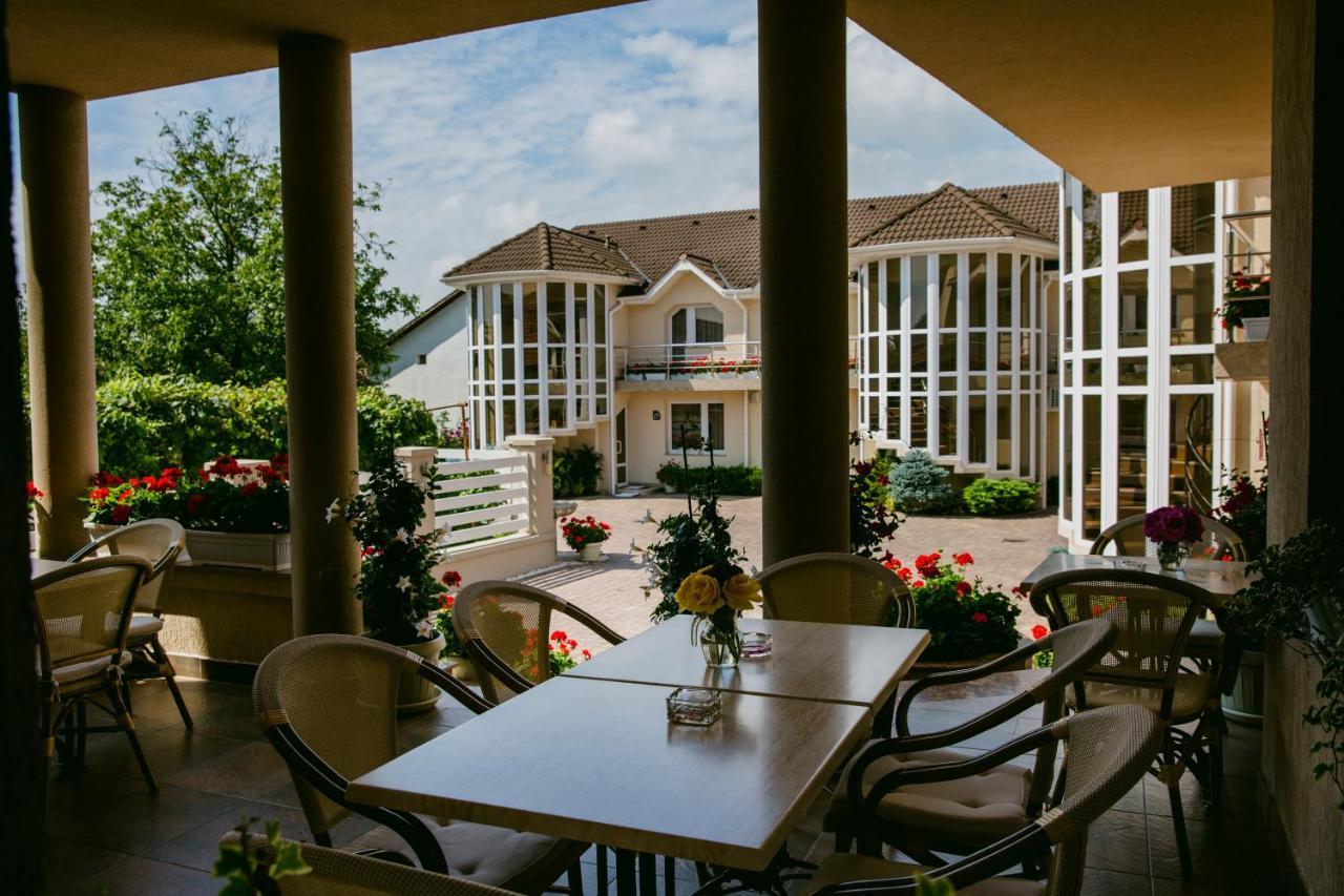 Villa Brussels Deva Ngoại thất bức ảnh