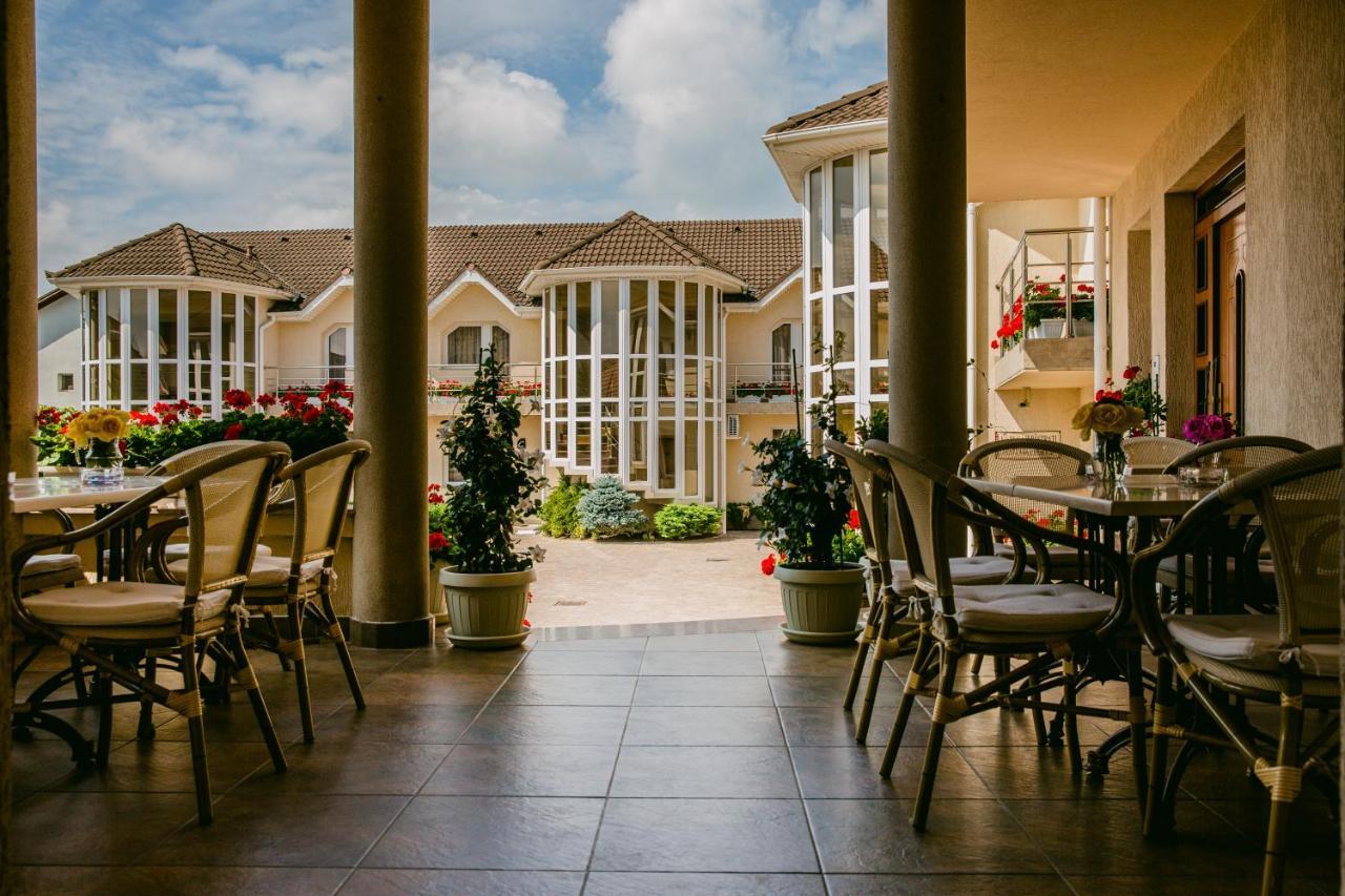 Villa Brussels Deva Ngoại thất bức ảnh