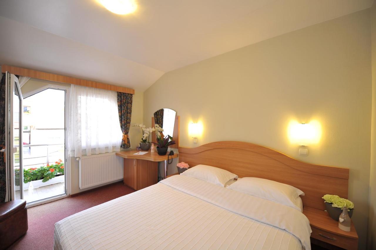 Villa Brussels Deva Ngoại thất bức ảnh