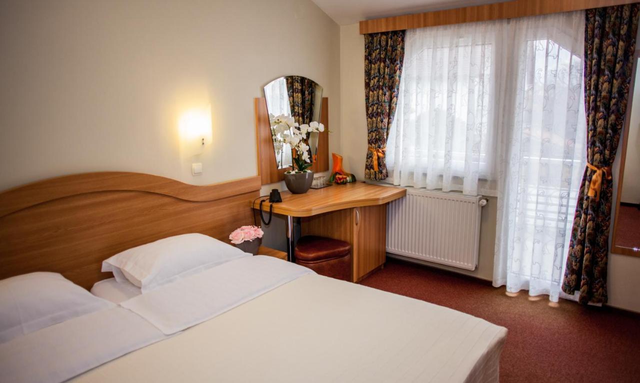 Villa Brussels Deva Ngoại thất bức ảnh