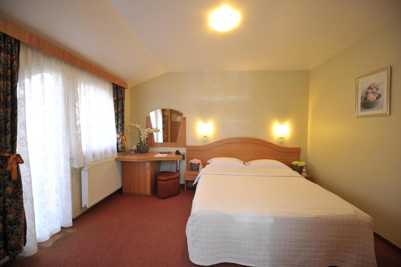 Villa Brussels Deva Ngoại thất bức ảnh